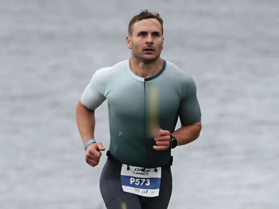 Thomas en course à pied lors d’un triathlon